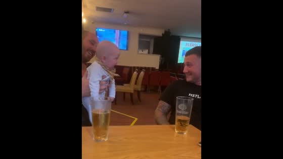 Baby adorably mimics uncle’s muscle pose and roar in Manorbier, Wales, UK