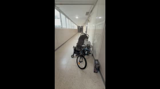 Tense moment after stroller damaged outside room in Seoul, South Korea