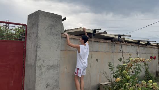 Man falls after wall section breaks in Xinjiang, China
