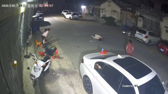 Woman falls during nighttime badminton game in Guangdong, China