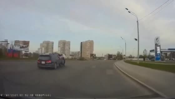 Hit-and-run: Toyota Caldina strikes motorcyclist in Barnaul, Russia