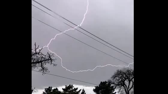 Rare footage: plane struck by lightning mid-air over San Jose, California