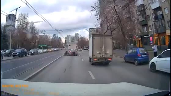 Dashcam captures motorcycle crash on Malysheva Street in Yekaterinburg, Russia