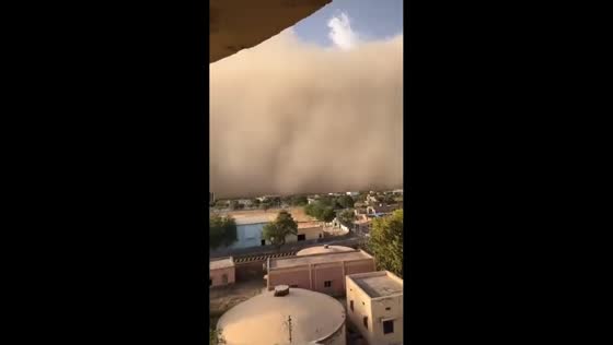 Dust storm blankets neighborhood and prompts yellow alert in Bikaner, India