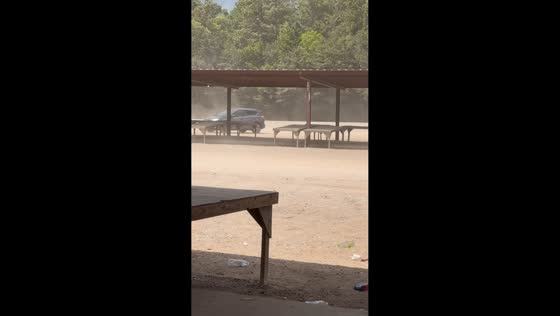 Sudden dust storm sweeps through flea market in Conroe, USA
