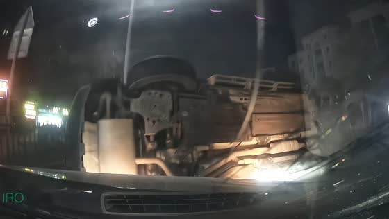 Dashcam captures vehicle collision and overturning in Guangdong, China