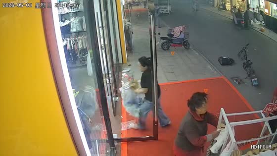 Strong winds disrupt store as racks topple in Jiangsu, China
