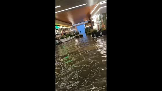 Severe flooding submerges area near shopping complex in Wuxi, China