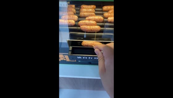 Sausage vending machine creates hilarious struggle during snack purchase in Zhejiang, China 