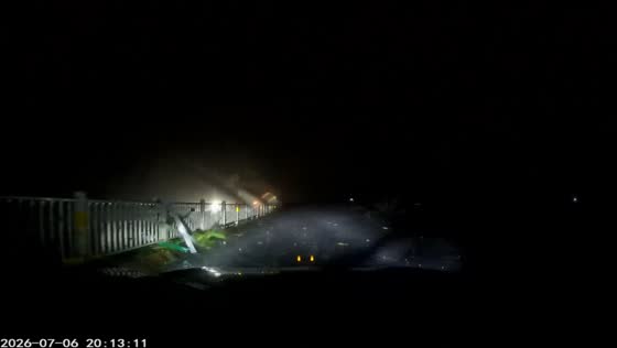 Powerful windstorm sends debris flying across highway in Hubei, China