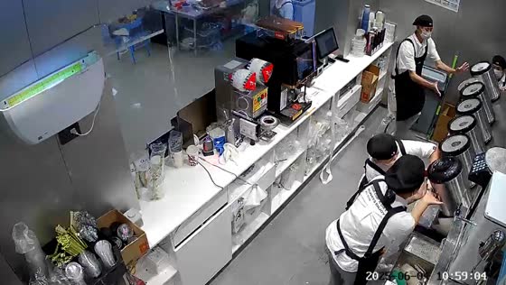 Milk tea shop chaos after counter top collapses in Sichuan, China