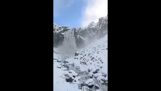 Frozen cascades: rare snowfall freezes waterfall in Neuquén, Argentina
