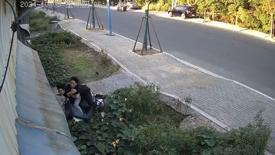 Motorcyclists crash into garden in Jiangsu Province, China
