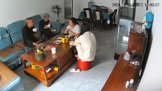 Woman falls from chair after man spits out soup during meal in Chongqing, China