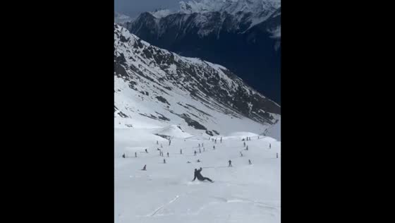 Skiing attempt goes wrong on snowy slope in Cauterets, France