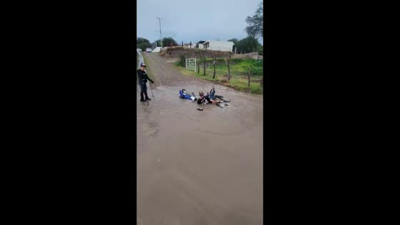 Drunk cyclist crashes into motorbike rider in Jalisco, Mexico