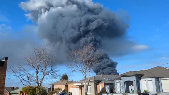 Massive fireball erupts from factory Fire in Derrimut, Melbourne