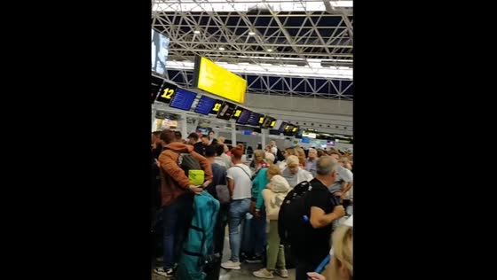 Aeroflot flight overbooked, passengers face long queues in Adler, Russia