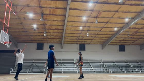 High school reunion mishap: ball game takes unexpected turn in Sabinas, Coahuila