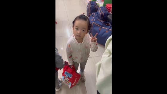 Calm child in crying kindergarten class gives V sign in Shaanxi Province, China