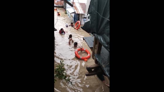Flooding in Mandaue City, Philippines displaces hundreds