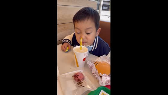 Toddler's hilarious nose straw drinking