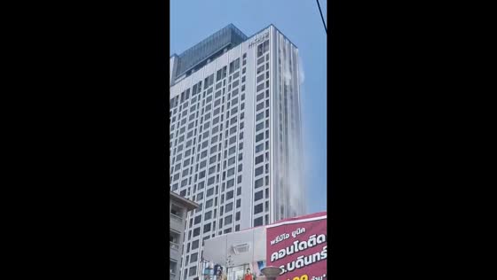 Powerful earthquake causes water to overflow from pools in Bangkok, Thailand