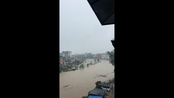 Massive flooding overwhelms residential area in Fujian, China