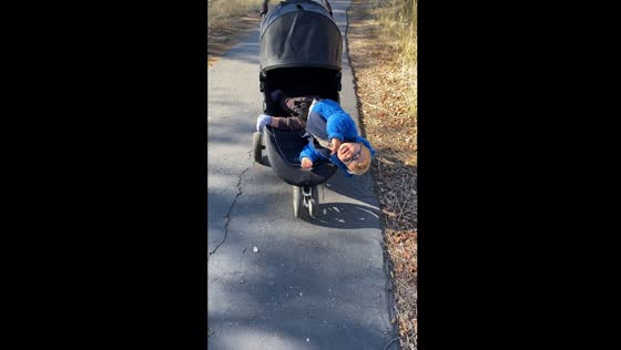 Stroller incident in California: baby stuck upside down