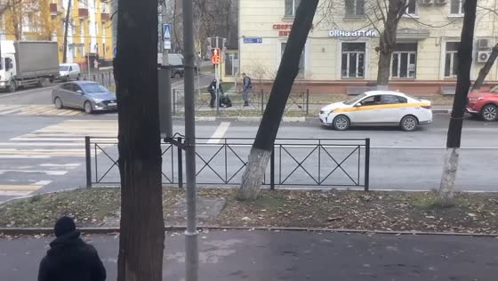 Brave bailiffs take down machete-wielding attacker in Lyubertsy showdown