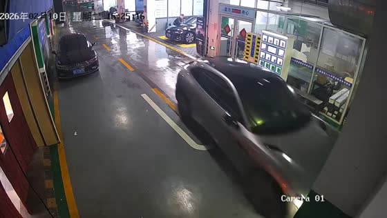 Car slides and hits obstacle on wet pathway in Xinjiang, China