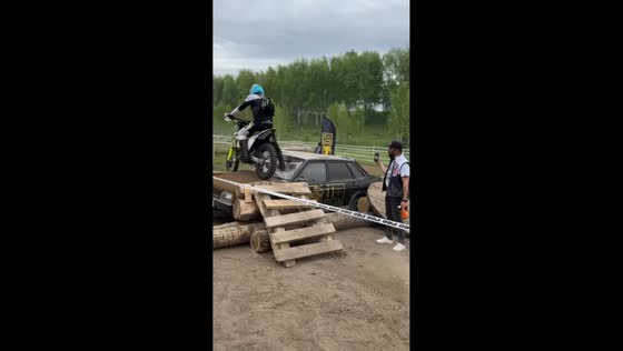 Motorcyclist breaks windshield while crossing over vehicle in Siberia, Russia