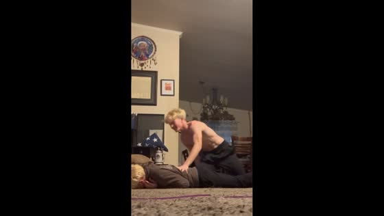 Calisthenics attempt ends in fall during workout in Noble, Oklahoma, USA