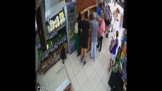 Cabinet suddenly collapses on worker inside store in in Vicente López, Buenos Aires, Argentina