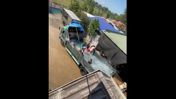 Women enjoy splashing in water-filled truck in Santo Domingo