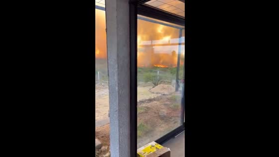 Dramatic evacuation as wildfire threatens home in San Antoño de Aredondo, Argentina