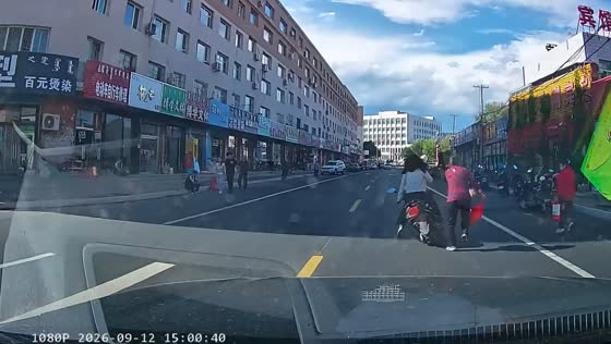 E-scooter rider collides with pedestrian in Inner Mongolia, China