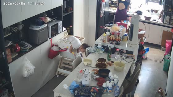 Baby climbs out of high chair before falling in Shandong, China