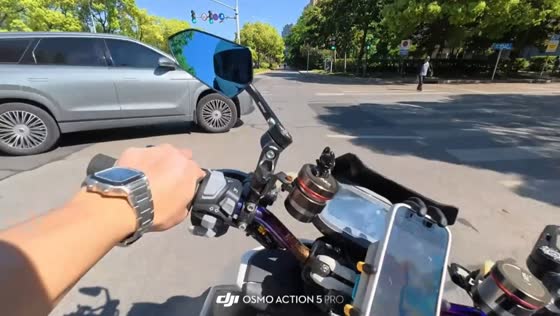 Dashcam captures motorcycle collision at intersection in Jiangsu, China