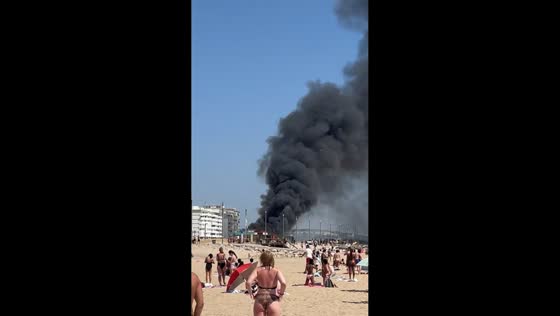Major fire engulfs beach bar in Costa da Caparica, Portugal