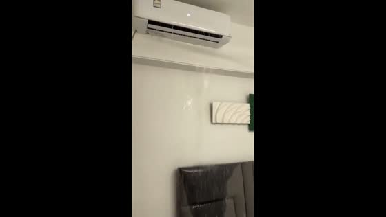 Broken air conditioner floods bedroom in Fujian, China