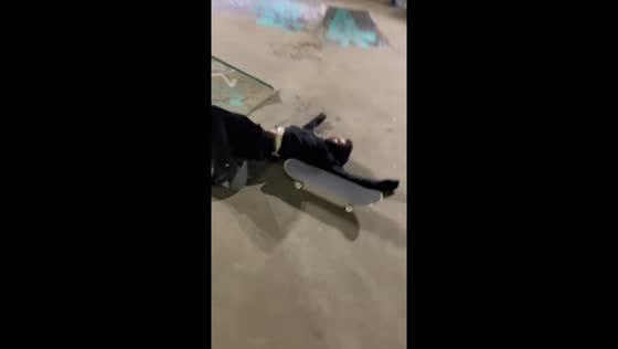Skateboarding mishap: wipeout during daring maneuver in Brighton