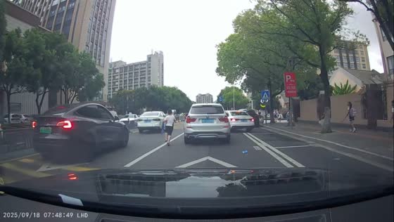 Sudden intersection crash caught on dashcam in Guangxi, China
