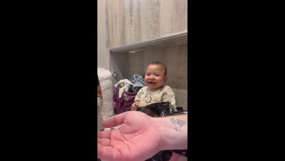 Baby laughs nonstop during family moment in Naples, Italy