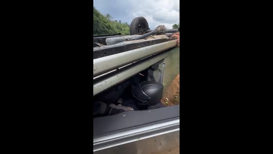 Injured driver carefully rescued from overturned car in Phrae–Uttaradit, Thailand