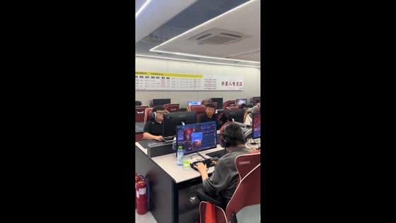 Husband refuses to leave internet café despite wife’s call in Shandong, China