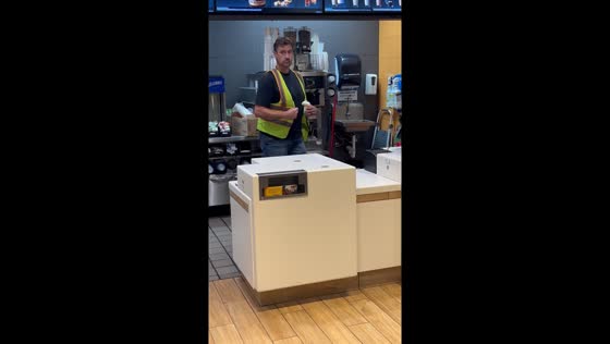 Customer caught on video taking ice cream from store in New Braunfels, Texas