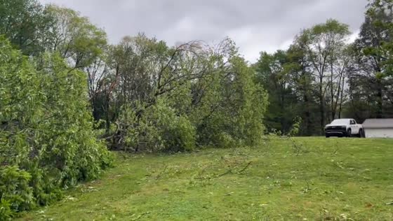EF-1 tornado leaves damage in Lookout, West Virginia, USA