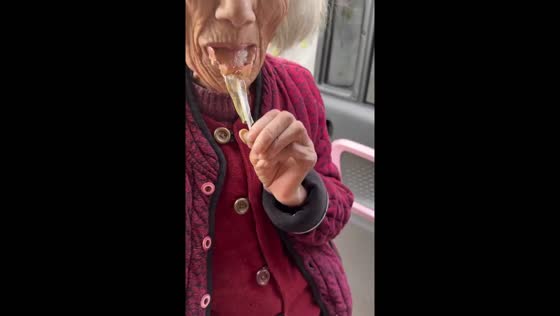 Grandmother's dentures dislodged while eating candy in Henan Province, China