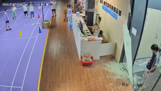 Player accidentally shatters sliding glass door at badminton court in Guangdong, China